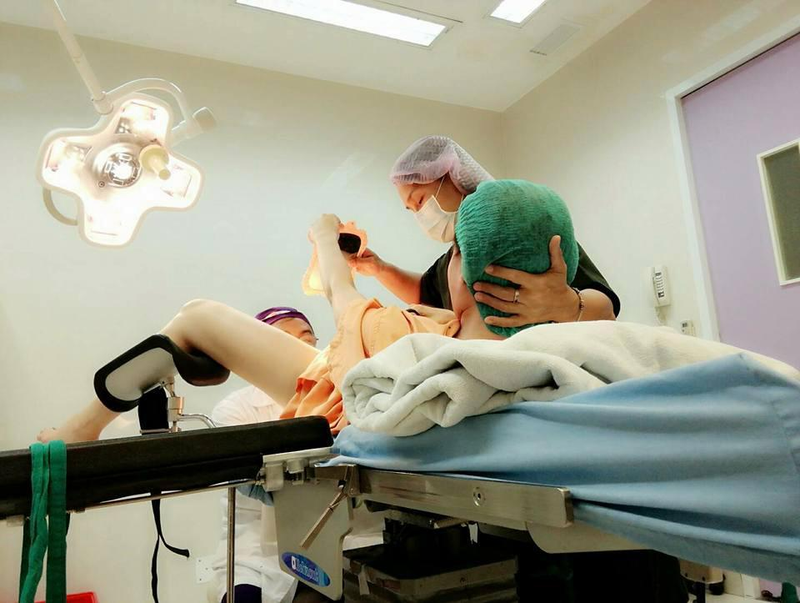 Illustration for article titled Esta clĂnica de Bangkok recibe a decenas de pacientes cada semana para blanquearse el pene con láser
